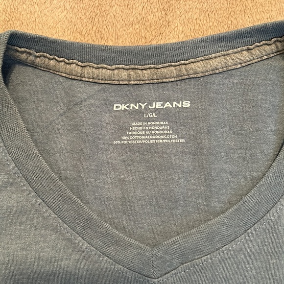 DKNY jeans t-shirt🔥 - Picture 2 of 2
